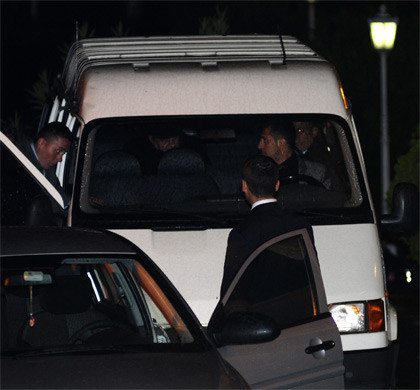 Albay Çiçek cezaevine giderken - Resim: 4