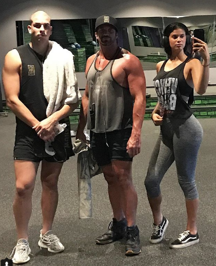 Karısı ve iki sevgilisiyle aynı evde yaşıyor! - Resim: 3