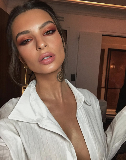 Ünlü modelden geceye damga vuran dekolte - Resim: 3