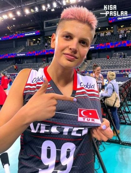 Ebrar Karakurt sevgilisi İmge'den olaylı ayrılmıştı! Yeni sevgilisi İrem Tuncer bakım kim çıktı - Resim: 4