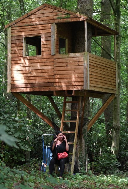 Şöhretin hazin sonu! Duşunu derede alıyor hali içler acısı - Resim: 4