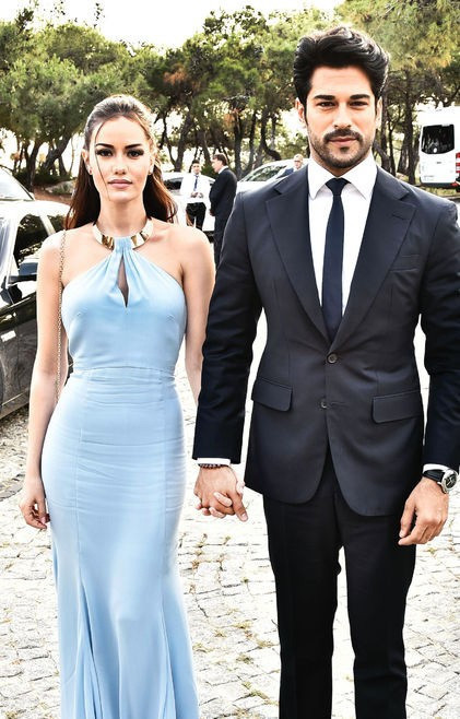 Burak ve Fahriye aşka geldi 'Sana çok aşığım Burak!' - Resim: 1