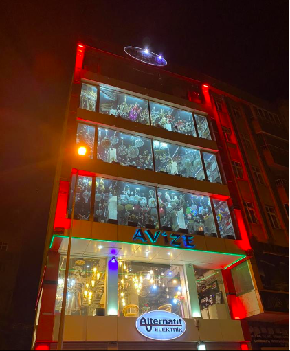 Kahramanmaraş'ta yer yerinden oynarken avize dükkanı bana mısın demedi! - Resim: 2