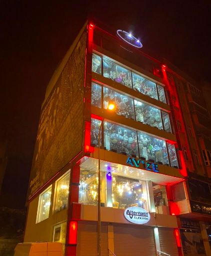 Kahramanmaraş'ta yer yerinden oynarken avize dükkanı bana mısın demedi! - Resim: 3