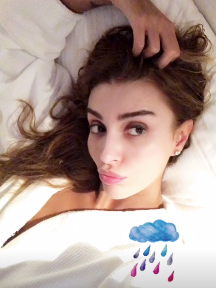 İtalyan sevgilisinden ayrılan Özge Ulusoy'dan olay bornozlu paylaşımlar! - Resim: 1