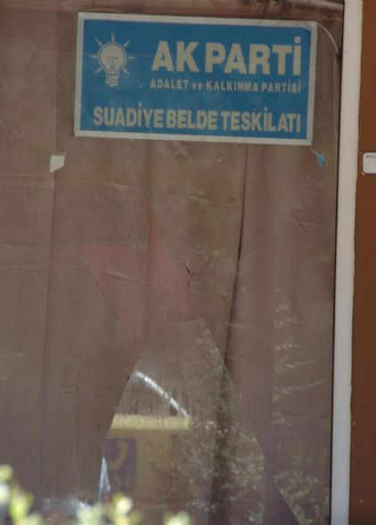 Ak Parti binasına saldırı - Resim: 1