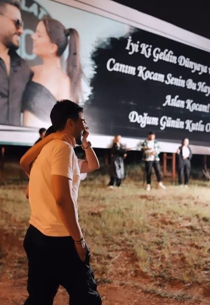 Baldız ile enişte sarmaş dolaş dans etti, bunu anormal bulan takipçiye Dilan Polat küfürler savurdu - Resim: 2