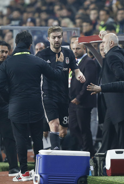 Caner Erkin'den Şenol Güneş'e şok tepki! Küfür edip kulübeye gitti - Resim: 3