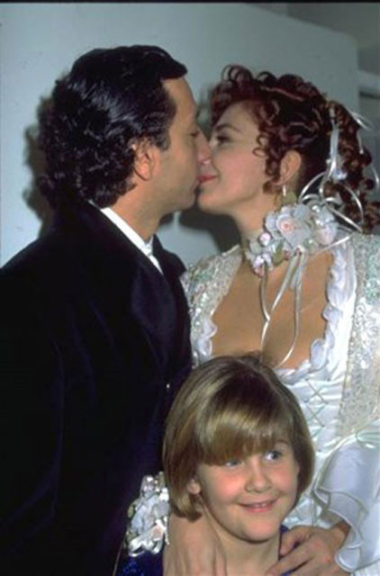 Eski dansöz Burçin Orhon Süheyl Uygur'u uyarmış: Karınla yattım derler - Resim: 3