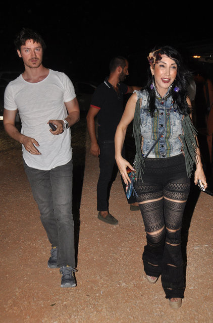 İki defa küsüp barışmıştı! Hande Yener, sevgilisine yol verdi - Resim: 4