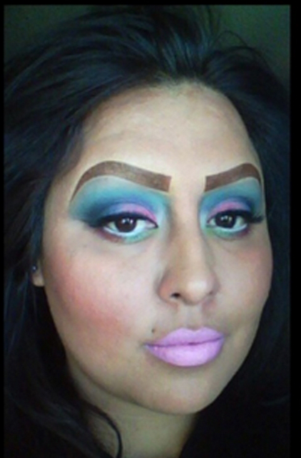 Profesyonel yardım alması gereken makyaj harikası kadınlar - Resim: 3