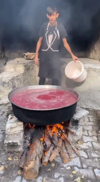 Yemek videolarıyla tanınan fenomen Taha Duymaz'a bıçaklı saldırı Taha Duymaz nereli - Resim: 2