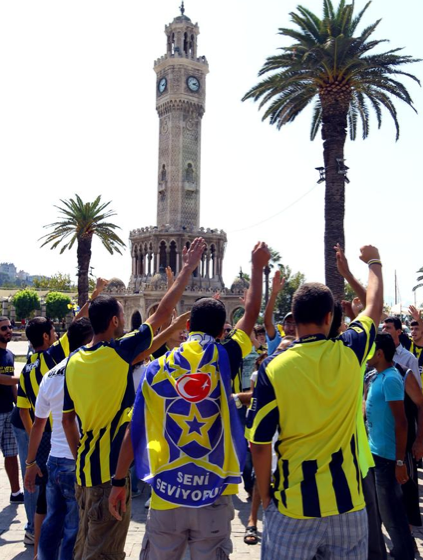 Sarı lacivert isyana gözaltı - Resim: 4