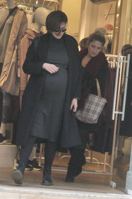 Bergüzar Korel doğum alışverişine çıktı! Halit Ergenç öve öve bitiremedi - Resim: 2