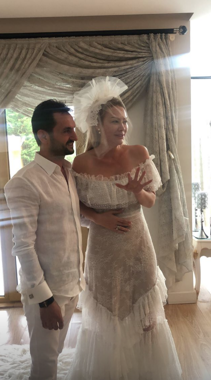 Aylin Coşkun Volkan Aslan'la evlendi 20 kilo gelinlik giydi kilolarca altın takıldı - Resim: 3