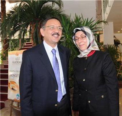 Mehmet Özhaseki aslen nereli eşi Neşe Özhaseki ve çocukları kimdir? - Resim: 0