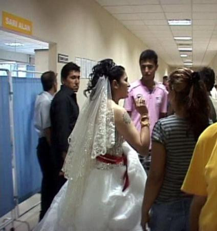 Gelin ve damat soluğu acilde aldı - Resim: 2