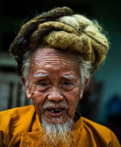 92 yaşındaki adam 80 yıldır saçını ne kesiyor ne de yıkıyor! Sebebi ise herkesi şaşırttı - Resim: 1