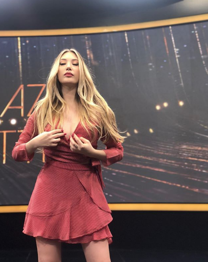 Yasmin Erbil hayranlarıyla parmağındaki dövmesini ilk kez paylaştı! Ne yazıyor? - Resim: 4