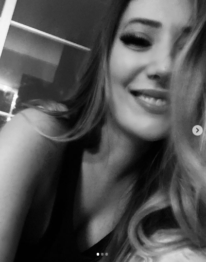 Yasmin Erbil'in 'evde tek başına' pozları ortalığı salladı - Resim: 1