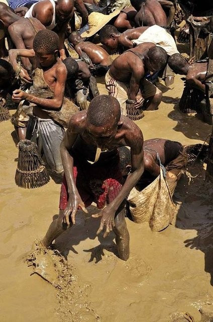 Her yıl aynı gün toplanıyorlar! Herşey 15 dakikada sonra erdi... - Resim: 4