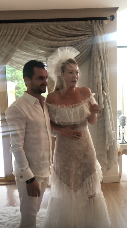 Aylin Coşkun Volkan Aslan'la evlendi 20 kilo gelinlik giydi kilolarca altın takıldı - Resim: 2