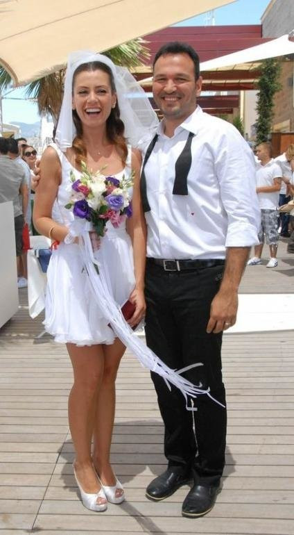 Ali Sunal yeni sevgilisiyle yakalandı kim bu genç kız? - Resim: 1