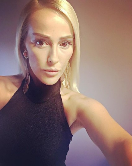 Helin Avşar: Ablamın elbisesini giyip döner bıçağıyla dans etti! - Resim: 1