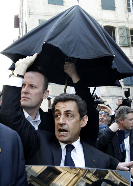 Sarkozy'i madara ettiler - Resim: 2