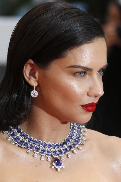 Metin nerede Adriana? Kırmızı halıda dikkat çeken detay - Resim: 4