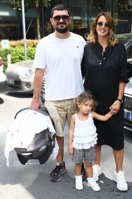 Seda Bakan elbiseye sığamadı kendini ti'ye aldı! Üst bedeninden geçmeyince... - Resim: 1