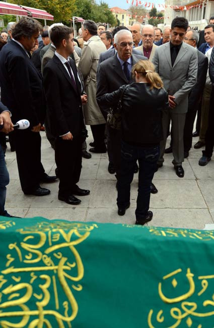 Hasan Iğsız cenazede - Resim: 1