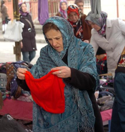 Kırmızı iç çamaşırları patladı - Resim: 3