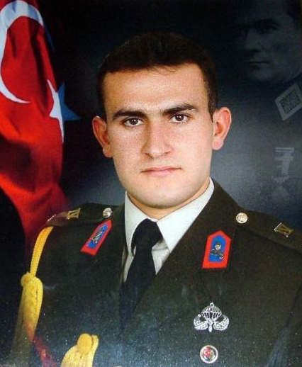 Şehit oğlunu asker selamıyla uğurladı - Resim: 1