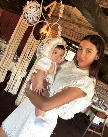 Mevlitte mini elbise giydi olay oldu! - Resim: 2