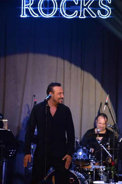 Ünlü sanatçılar 2020 yılına farklı şehirlerde hayranlarıyla merhaba dediler - Resim: 3