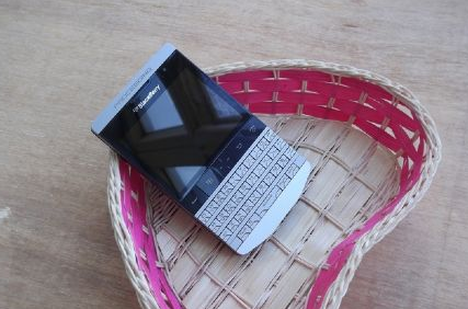 Bu cep BlackBerry Bold 9980 olabilir mi? - Resim: 1