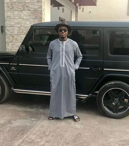 Emenike'den yeni evinde çılgın parti! Paralar havaya saçıldı - Resim: 2