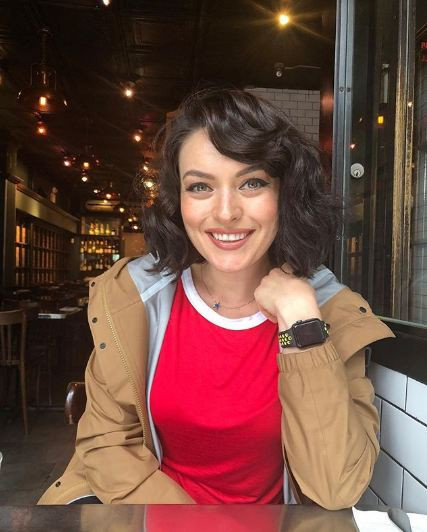 Ezgi Mola'dan Serenay Sarıkaya'ya 'Sinirlerimi bozma' - Resim: 1