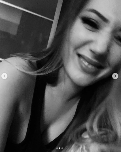 Yasmin Erbil'in 'evde tek başına' pozları ortalığı salladı - Resim: 2