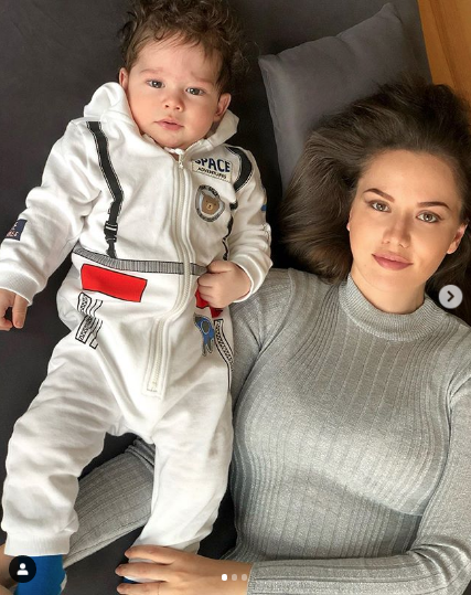 Fahriye Evcen ve Burak Özçivit çiftinin oğlu Karan'a ünlüler yorum yağdırdı - Resim: 1