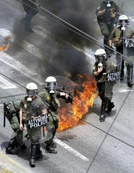 Yunanistan karıştı - Resim: 4