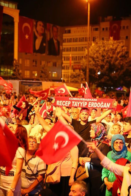 Meydanlar yine doldu taştı - Resim: 1