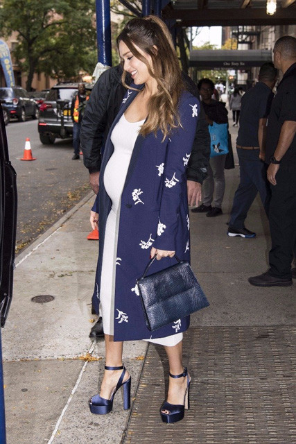 Jessica Alba'nın hamile stiline bakın dudak uçuklatacak fiyat! - Resim: 3