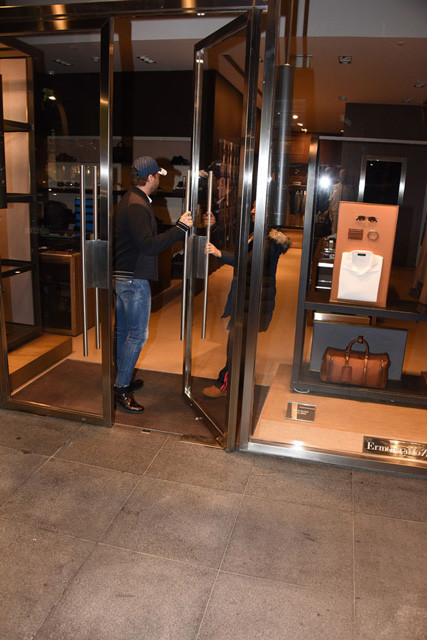 Ünlü isim Bülent Ersoy'a özendi gece yarısı mağaza açtırdı! - Resim: 2