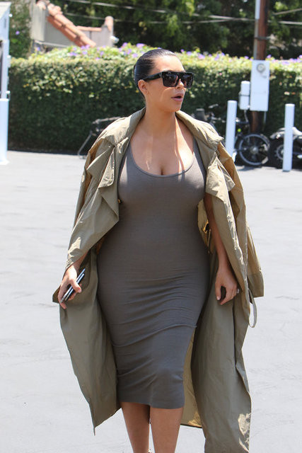 Hamile Kim çıplak fotoğrafını paylaştı - Resim: 1