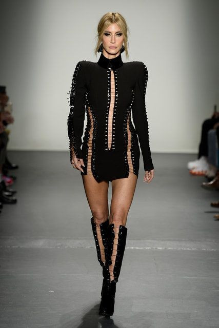 Hakan Akkaya'nın New York'taki defilesinde Çağla Şikel rüzgarı esti! - Resim: 1