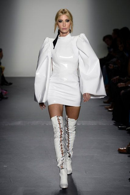 Hakan Akkaya'nın New York'taki defilesinde Çağla Şikel rüzgarı esti! - Resim: 2