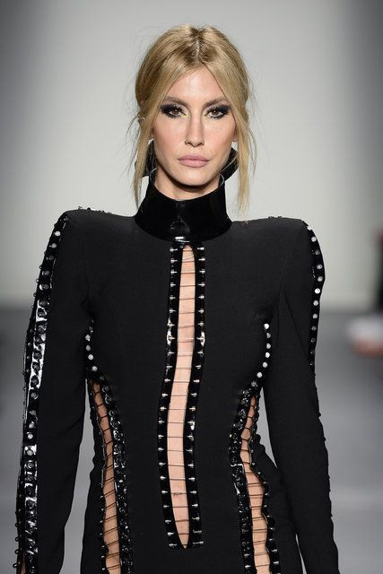 Hakan Akkaya'nın New York'taki defilesinde Çağla Şikel rüzgarı esti! - Resim: 4