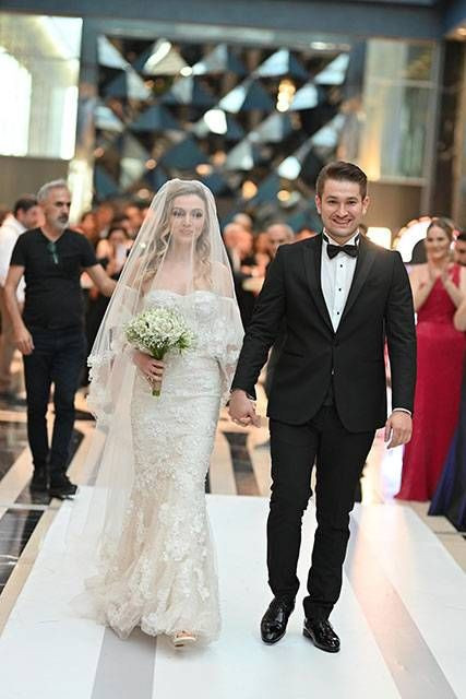 Onur Can Kadıoğlu ve Esma Nur Hantumanlı evlendi! Düğünde Ebru Gündeş rüzgarı esti - Resim: 4